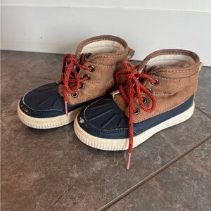 OshKosh B'gosh Size 8 Toddler Brown and Navy Kids Shoes Lace Up Boots